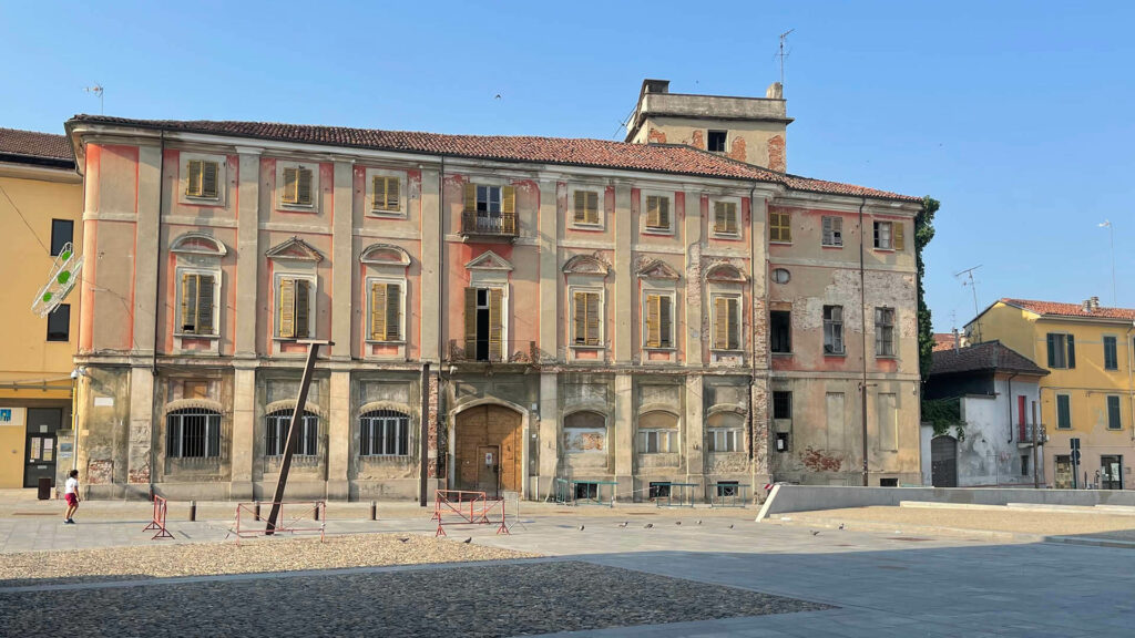 Piazza nel centro di Alessandris